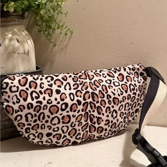 BRIGHTON || Wild Cat “Love” Belt Bag in Leopard Print Fanny Pack NWOT - Picture 2 of 6
